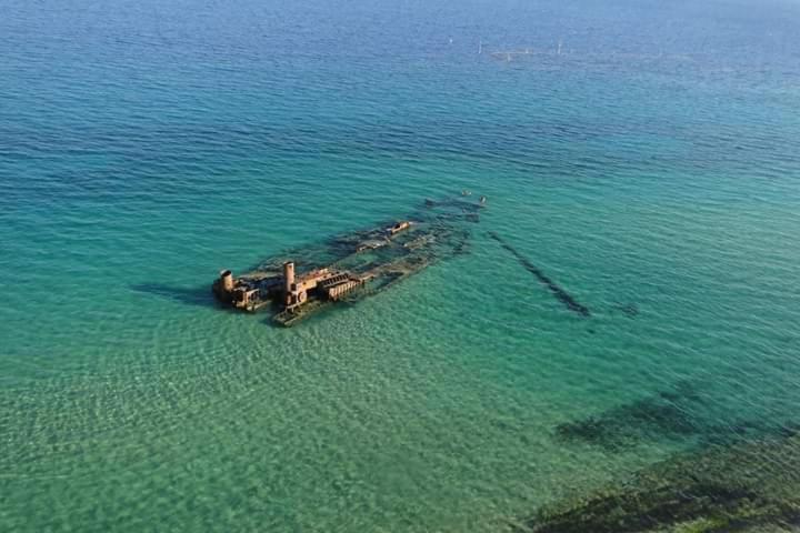 By The Sea * Περαία
