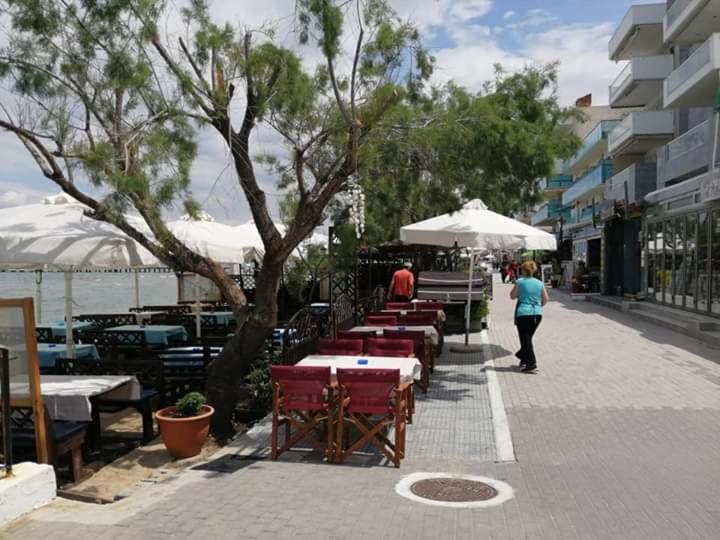 By The Sea * Περαία